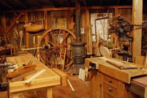 Essential First Woodworking Tools for Beginners: Guide | Step-by-Step Guides, Tools & Inspiration to Build Beautiful Wooden Decor on a Budget