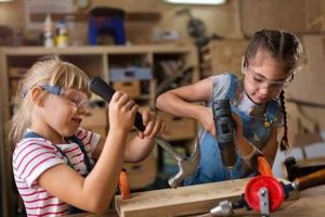 Best Children's Woodwork Tools Kits: Build & Learn! | Step-by-Step Guides, Tools & Inspiration to Build Beautiful Wooden Decor on a Budget